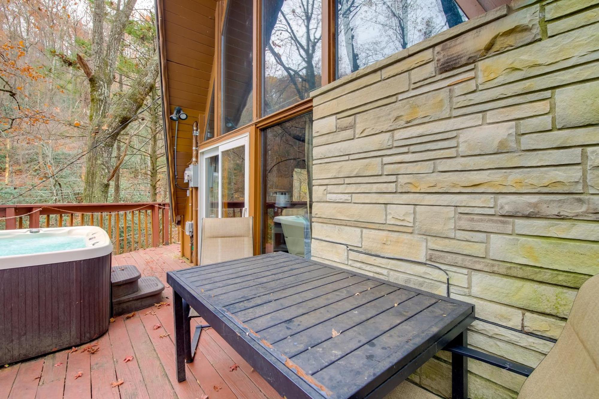 Gatlinburg A-Frame Home With Hot Tub Near Parkway Kültér fotó