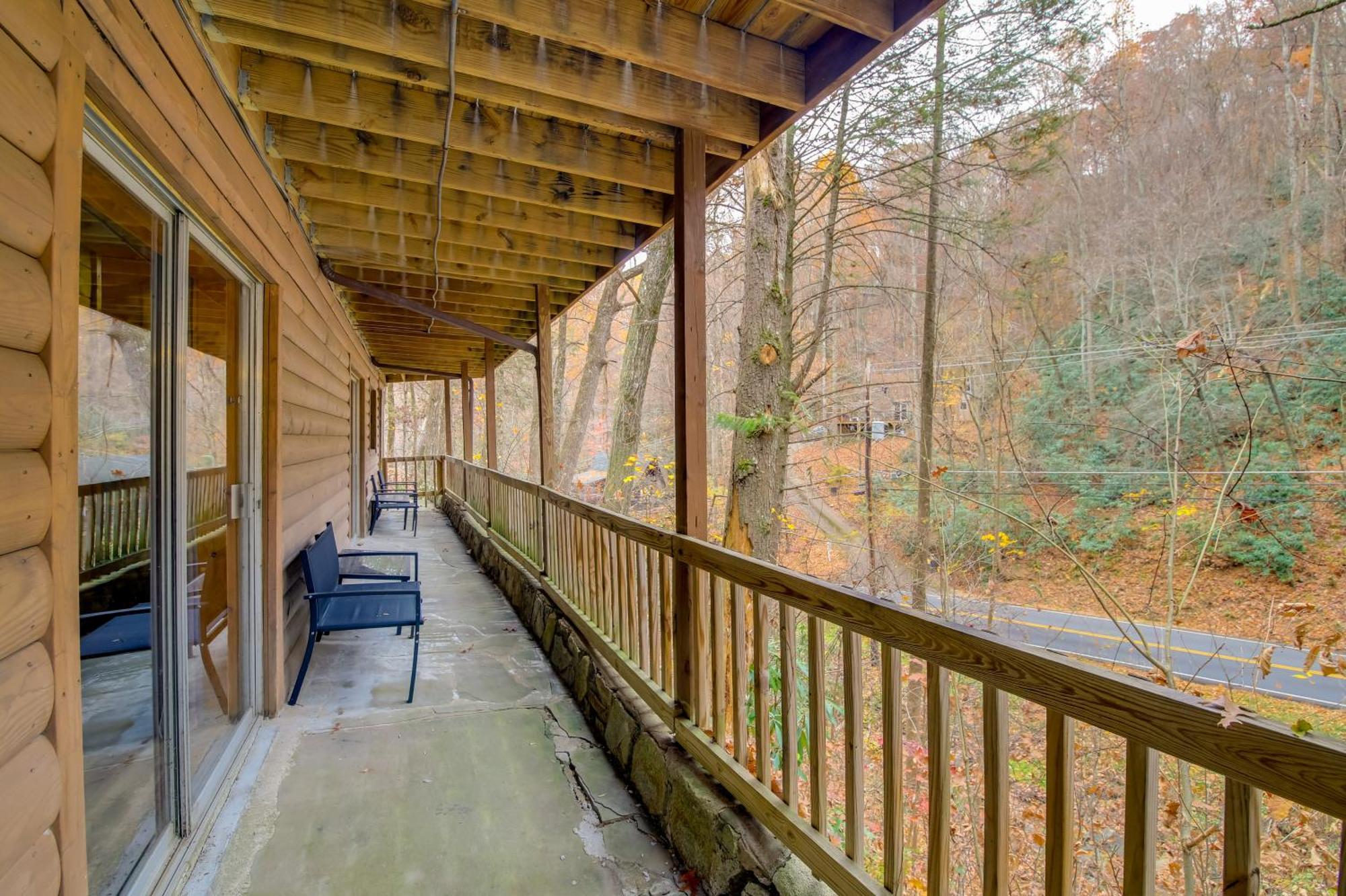 Gatlinburg A-Frame Home With Hot Tub Near Parkway Kültér fotó