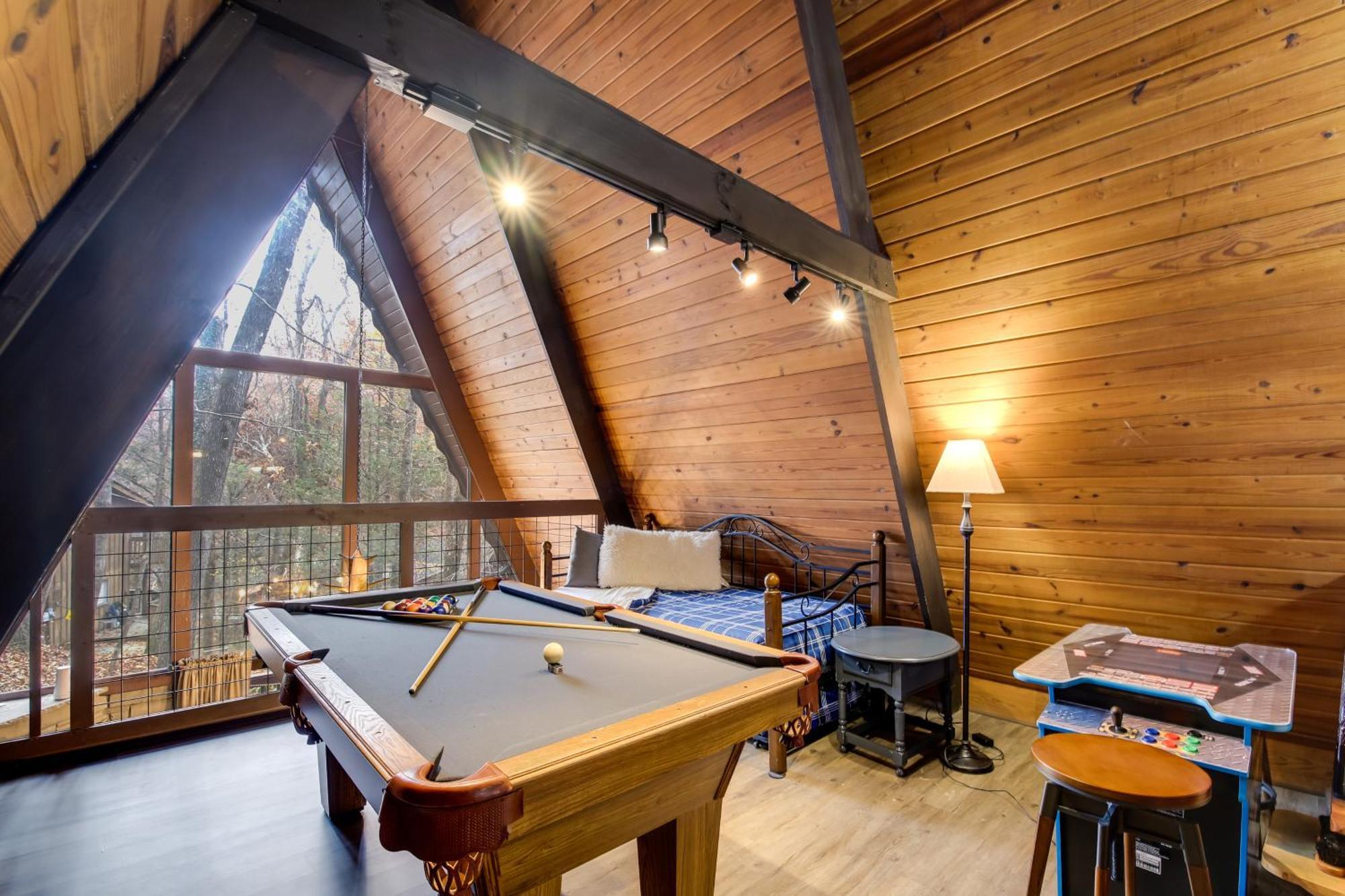 Gatlinburg A-Frame Home With Hot Tub Near Parkway Kültér fotó