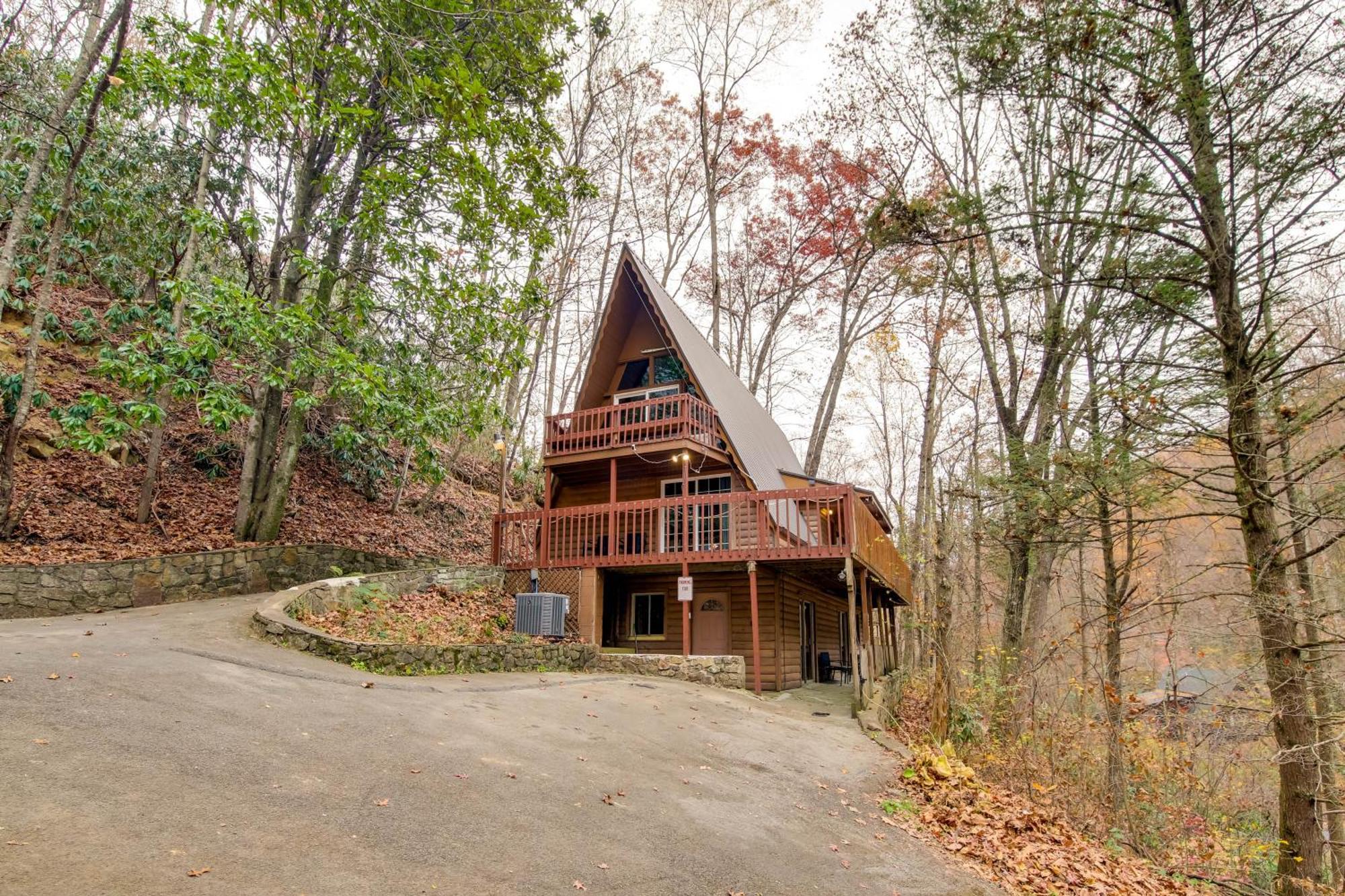 Gatlinburg A-Frame Home With Hot Tub Near Parkway Kültér fotó